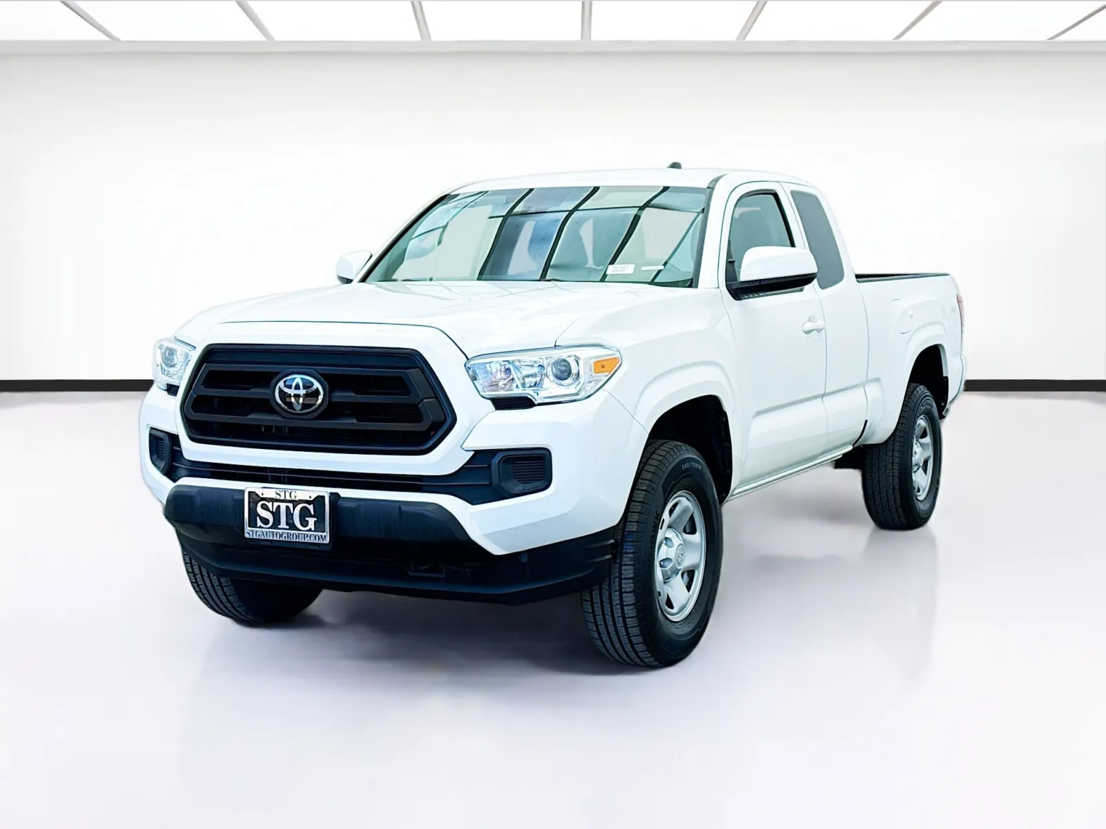 2022 Toyota Tacoma SR5's photo