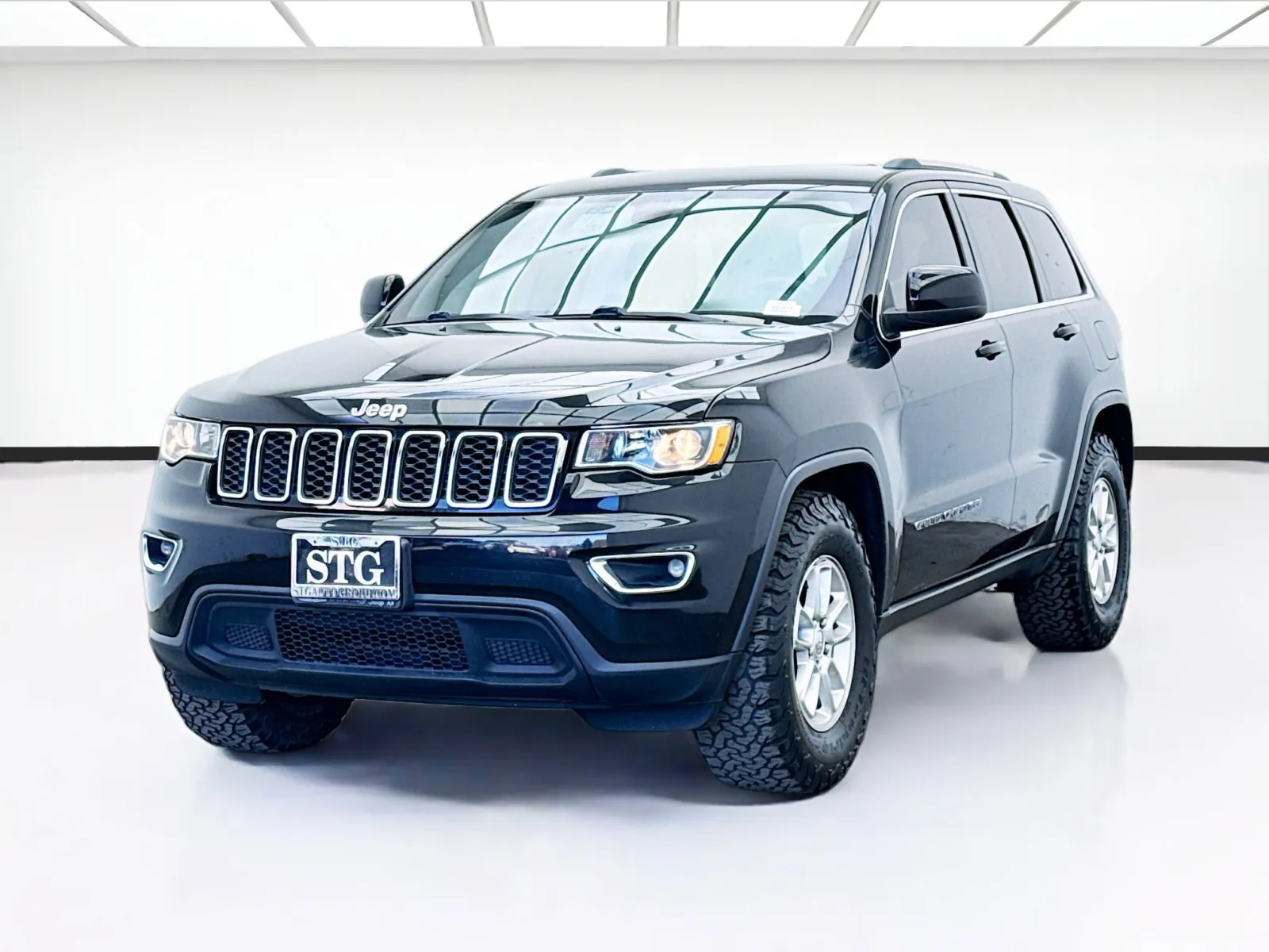 Black 2019 Jeep Grand Cherokee Laredo E for sale in Bellflower, CA
