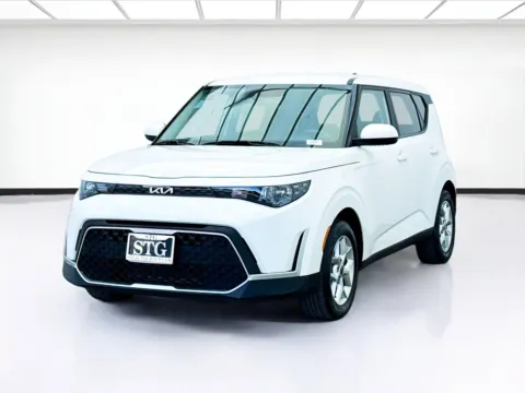 White 2023 Kia Soul LX for sale in Bellflower, CA
