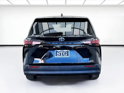 More photos of 2022 Toyota Sienna XLE at STG Bellflower, CA