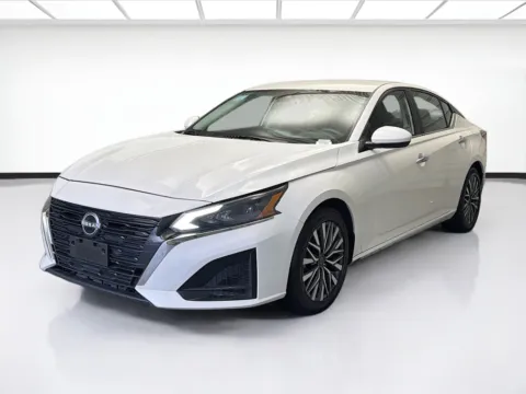White 2023 Nissan Altima 2.5 SV for sale in Bellflower, CA