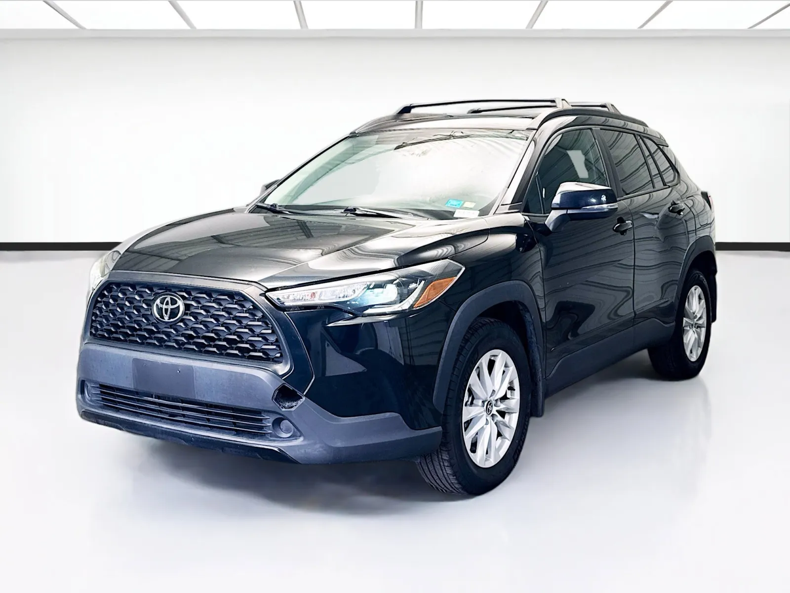 Black 2022 Toyota Corolla Cross LE for sale in Bellflower, CA