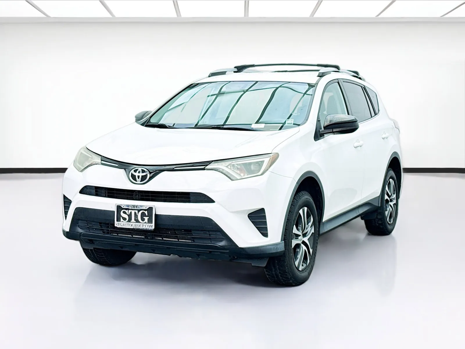 Black 2016 Toyota RAV4 LE for sale in Bellflower, CA