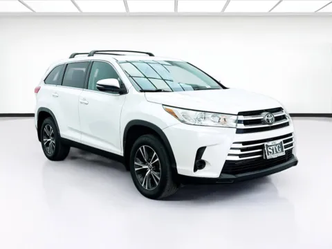 Another view of 2019 Toyota Highlander LE for sale in Bellflower, CA at STG Bellflower