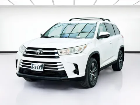 White 2019 Toyota Highlander LE for sale in Bellflower, CA