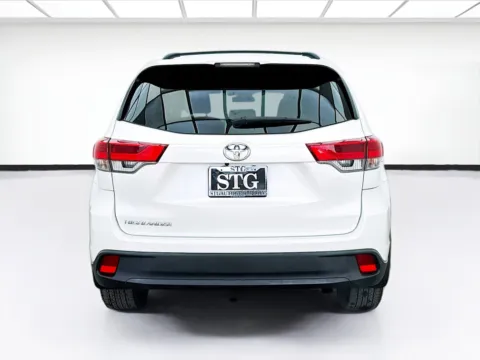 More photos of 2019 Toyota Highlander LE at STG Bellflower, CA