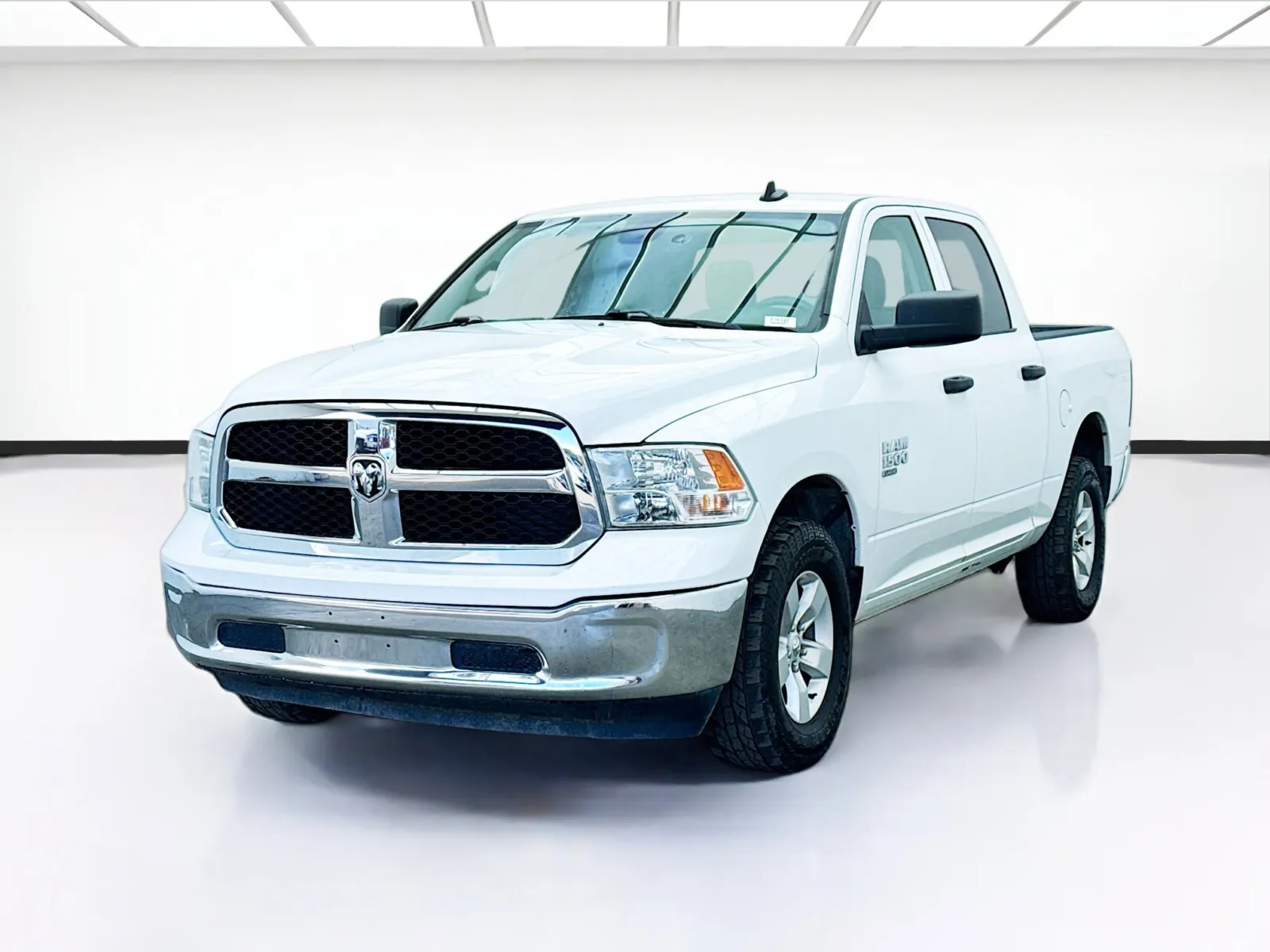 White 2023 Ram 1500 Classic SLT for sale in Bellflower, CA