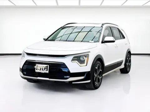 White 2023 Kia Niro EX Touring for sale in Bellflower, CA