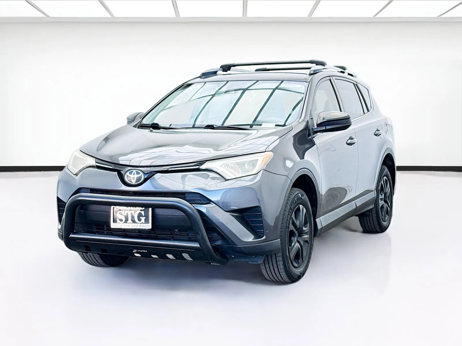 Gray 2018 Toyota RAV4 LE for sale in Bellflower, CA