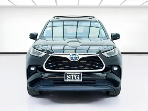 Photos of 2024 Toyota Highlander XLE for sale in Bellflower, CA at STG Bellflower