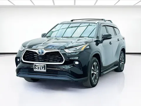 Black 2024 Toyota Highlander XLE for sale in Bellflower, CA