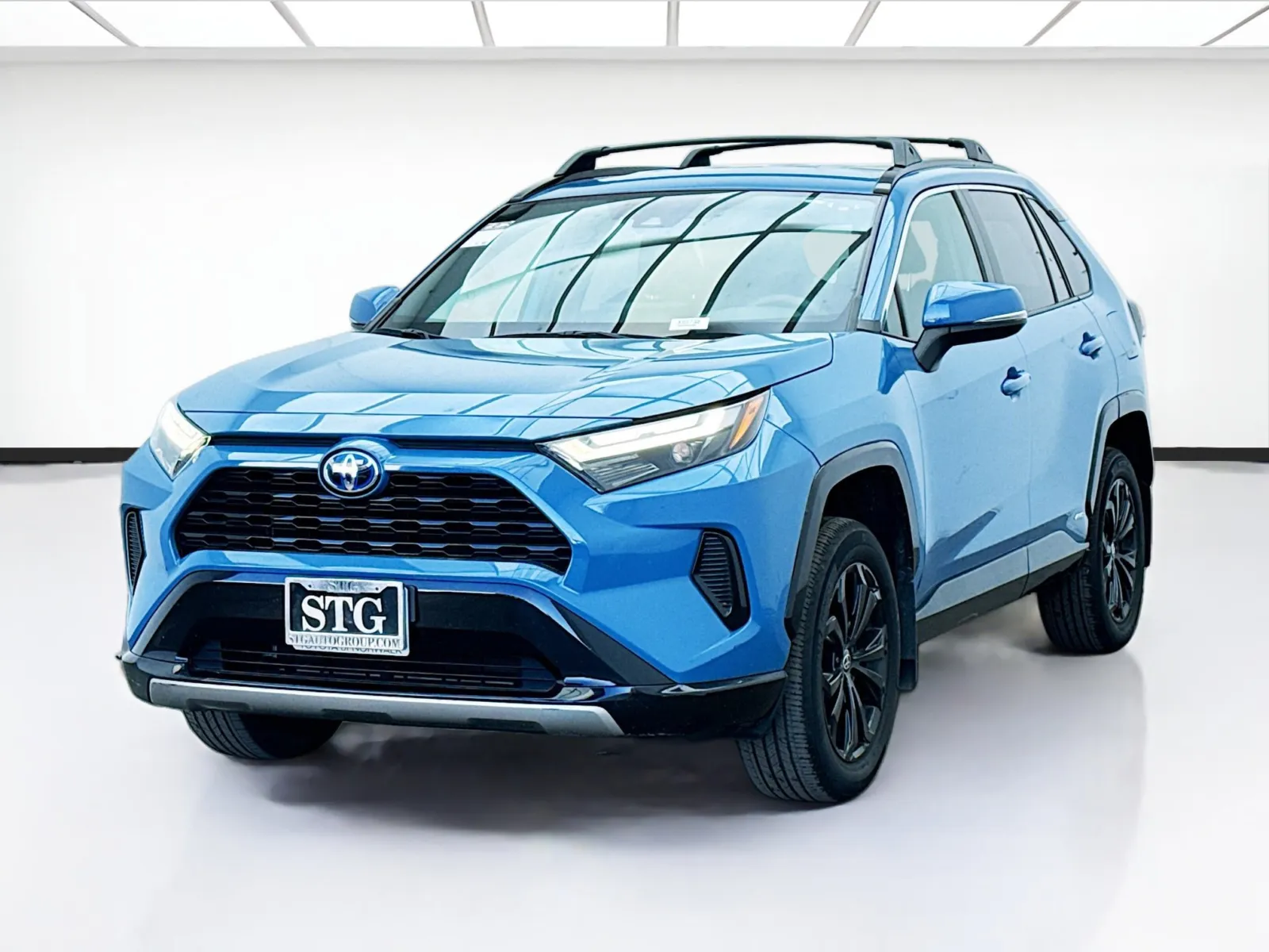 Green 2022 Toyota RAV4 SE for sale in Bellflower, CA