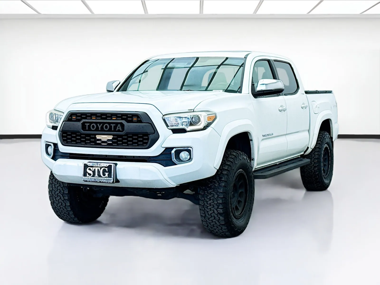 Red 2017 Toyota Tacoma Limited V6 for sale in Bellflower, CA