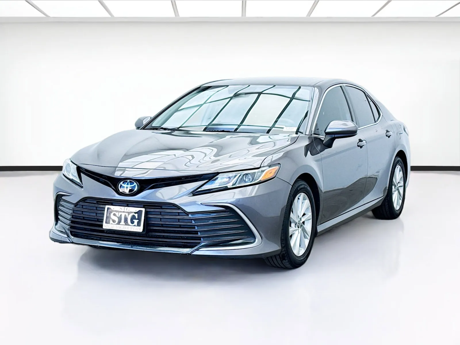 Gray 2022 Toyota Camry LE for sale in Bellflower, CA