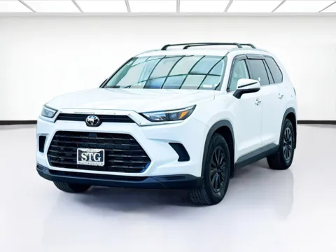 White 2024 Toyota Grand Highlander XLE for sale in Bellflower, CA