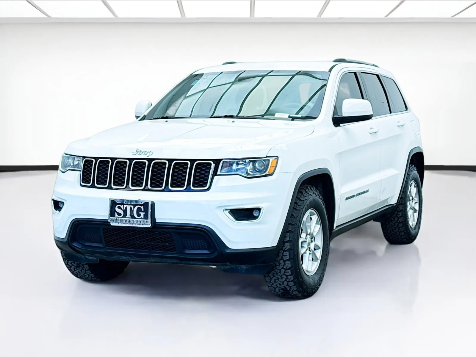 White 2019 Jeep Grand Cherokee Laredo E for sale in Bellflower, CA
