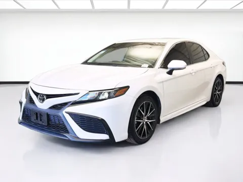White 2023 Toyota Camry SE for sale in Bellflower, CA
