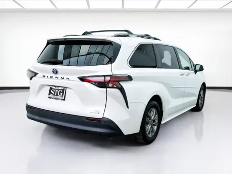 More photos of 2022 Toyota Sienna XLE at STG Bellflower, CA