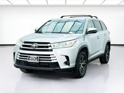 Silver 2019 Toyota Highlander for sale in Bellflower, CA