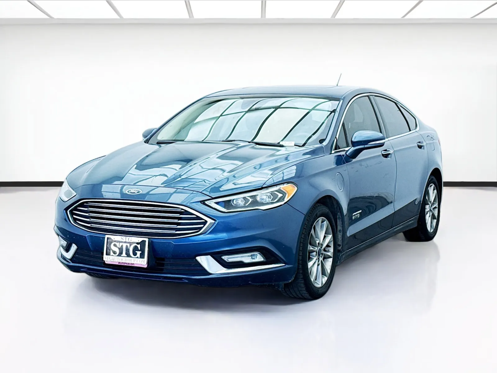 Blue 2018 Ford Fusion Energi Titanium for sale in Bellflower, CA