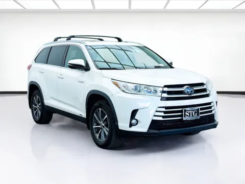 Another view of 2019 Toyota Highlander XLE for sale in Bellflower, CA at STG Bellflower