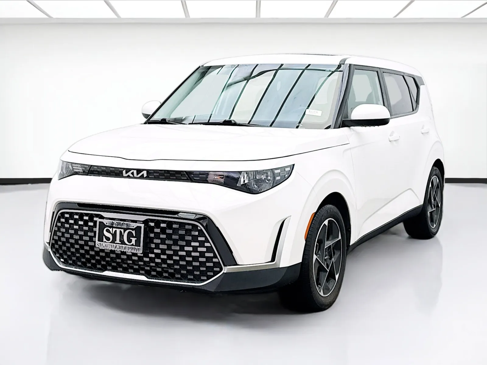 White 2023 Kia Soul EX for sale in Bellflower, CA
