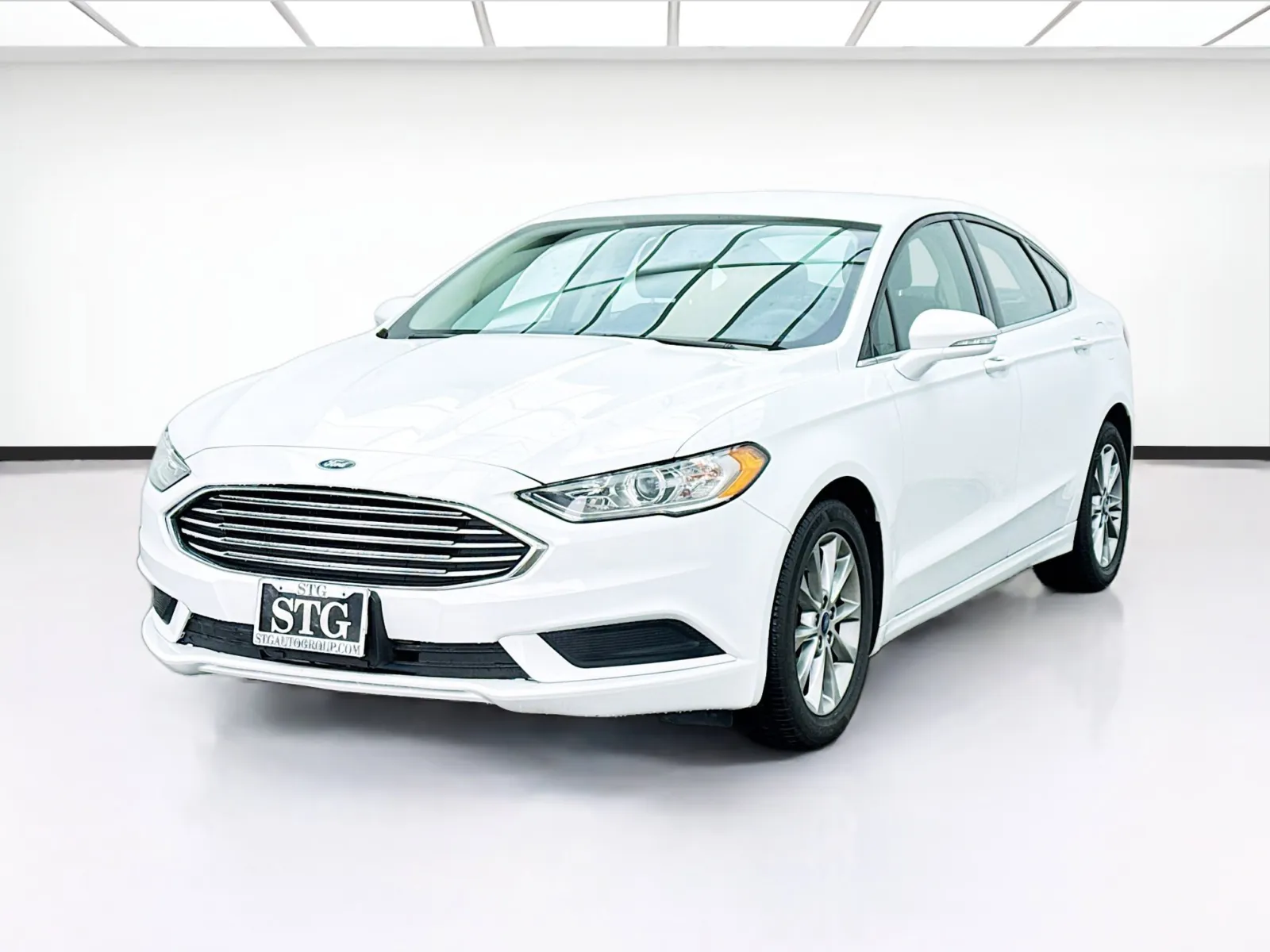 White 2017 Ford Fusion SE for sale in Bellflower, CA