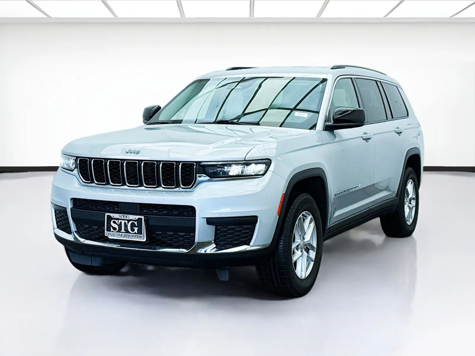 Silver 2022 Jeep Grand Cherokee L Laredo for sale in Bellflower, CA