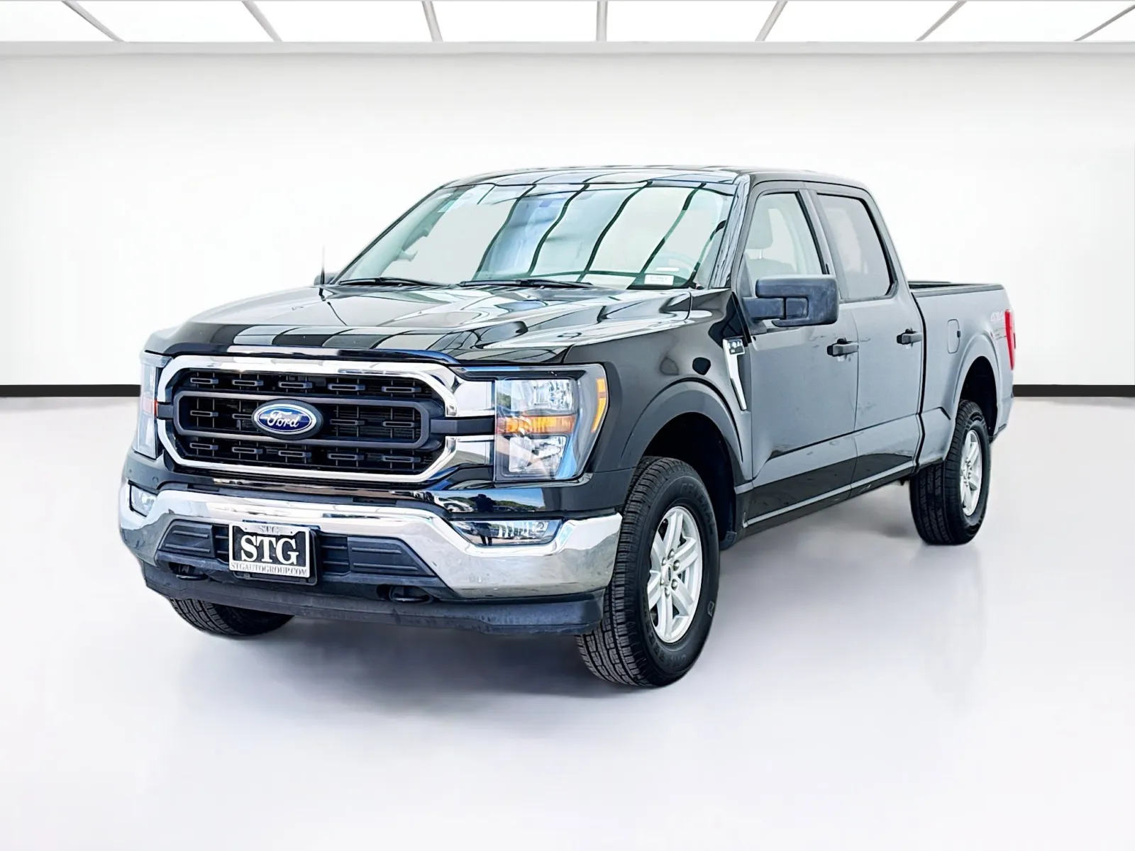 Black 2023 Ford F-150 XLT for sale in Bellflower, CA