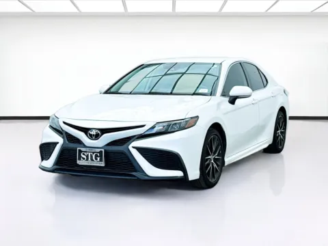 White 2022 Toyota Camry SE for sale in Bellflower, CA