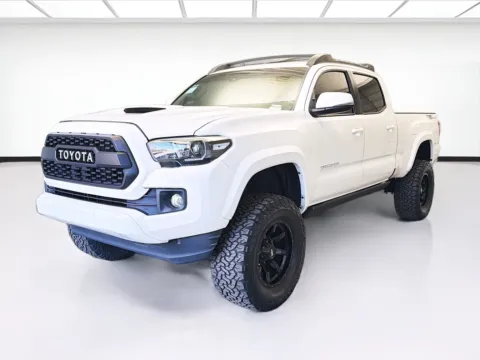 White 2018 Toyota Tacoma TRD Sport V6 for sale in Bellflower, CA