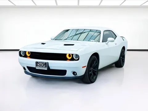 White 2018 Dodge Challenger SXT for sale in Bellflower, CA
