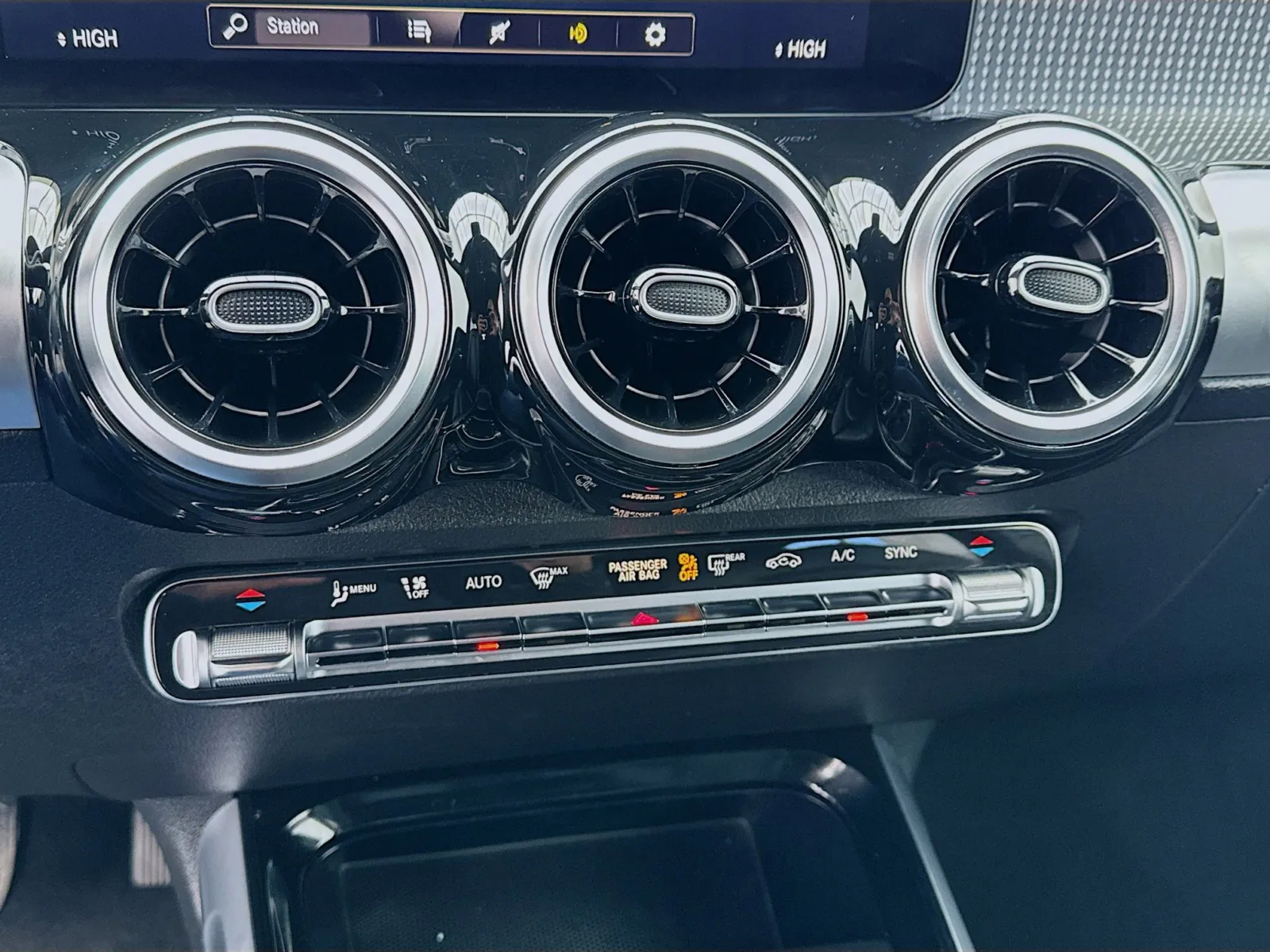 Mercedes-Benz GLB photo 12