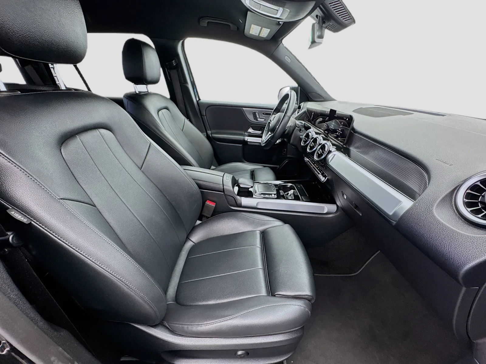 Mercedes-Benz GLB photo 19