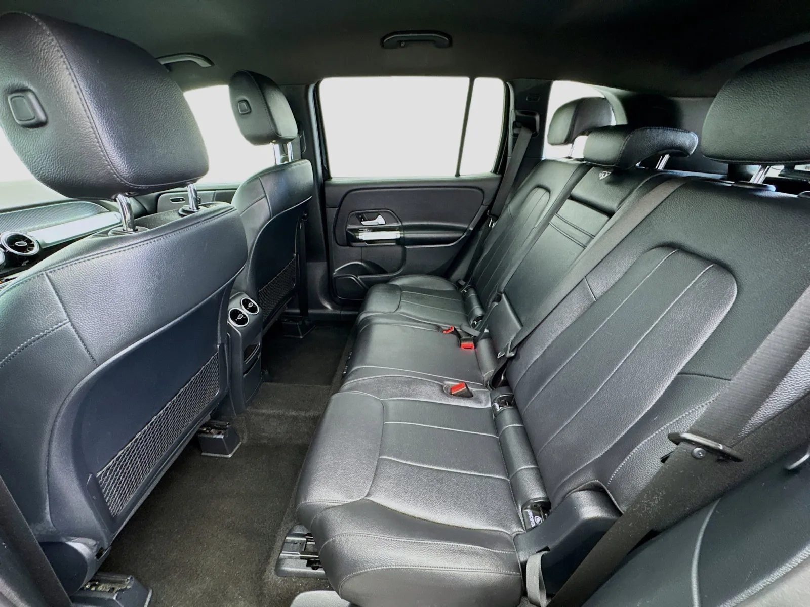 Mercedes-Benz GLB photo 15