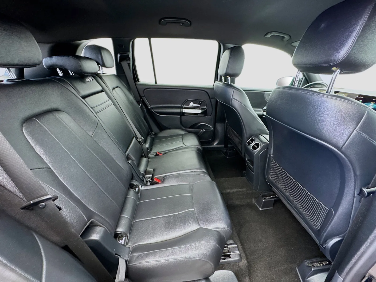 Mercedes-Benz GLB photo 18