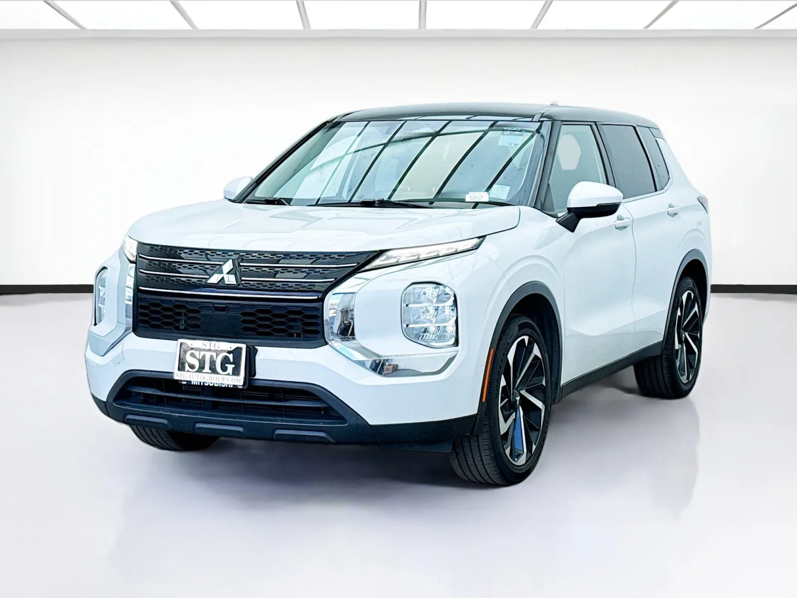 White 2022 Mitsubishi Outlander ES for sale in Bellflower, CA