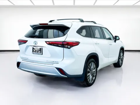 More photos of 2020 Toyota Highlander Platinum at STG Bellflower, CA