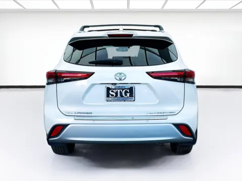 More photos of 2020 Toyota Highlander Platinum at STG Bellflower, CA