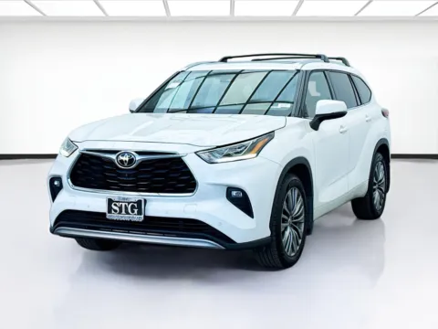 White 2020 Toyota Highlander Platinum for sale in Bellflower, CA