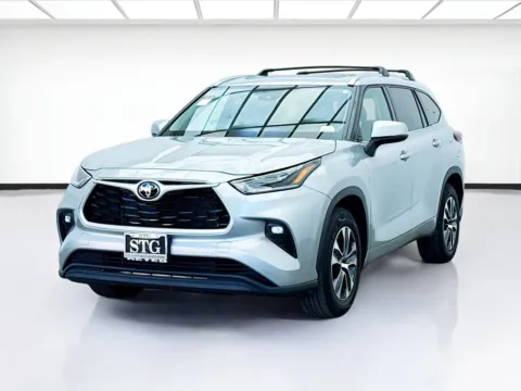 Silver 2021 Toyota Highlander XLE for sale in Bellflower, CA