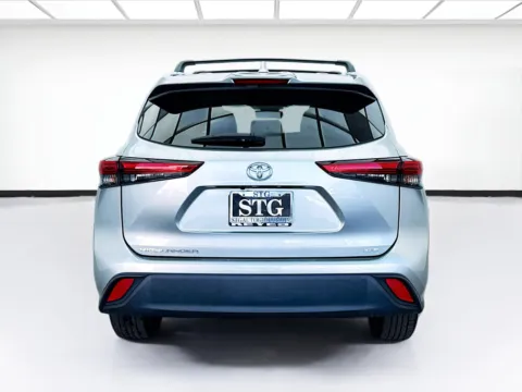 More photos of 2021 Toyota Highlander XLE at STG Bellflower, CA