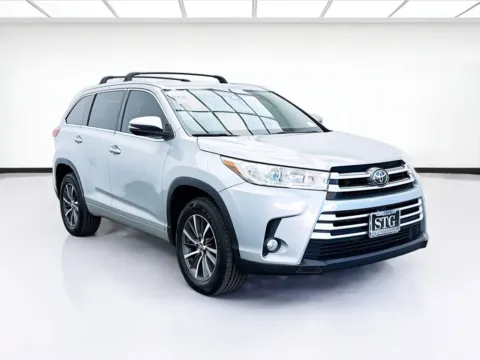 Another view of 2017 Toyota Highlander XLE for sale in Bellflower, CA at STG Bellflower