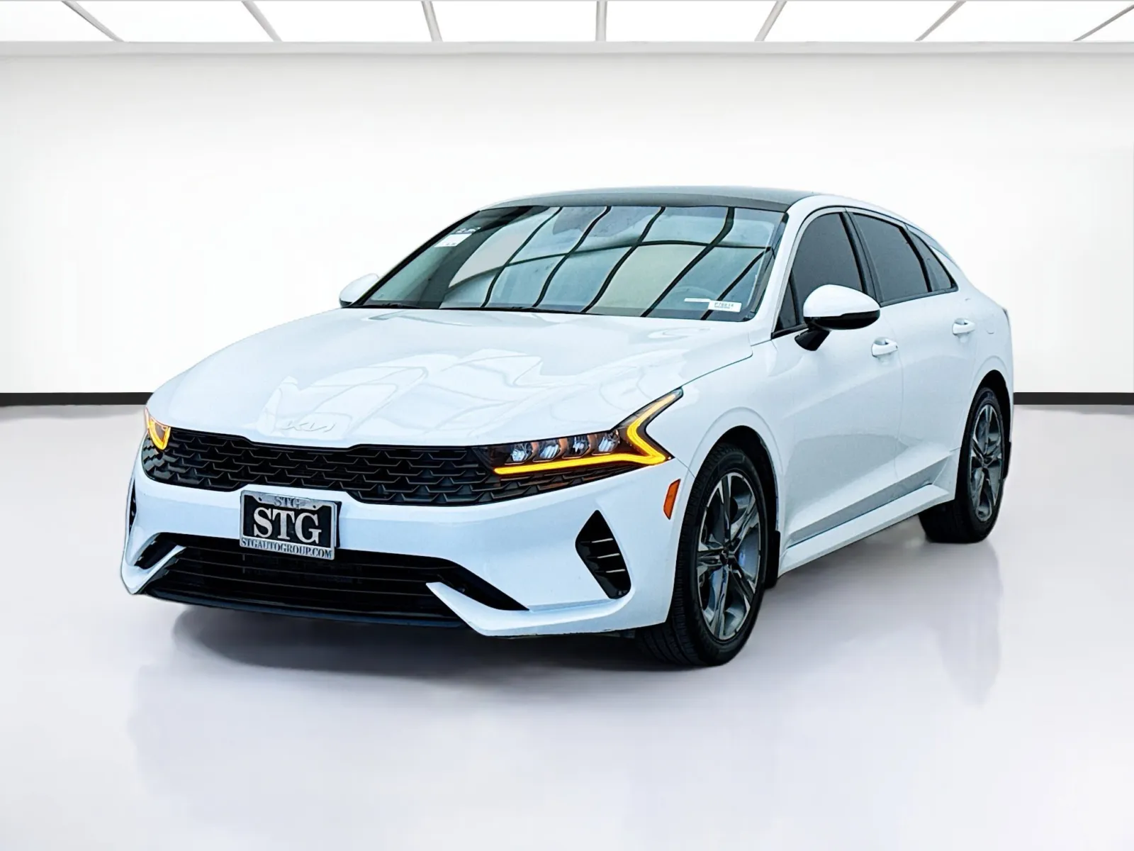 White 2024 Kia K5 EX for sale in Bellflower, CA