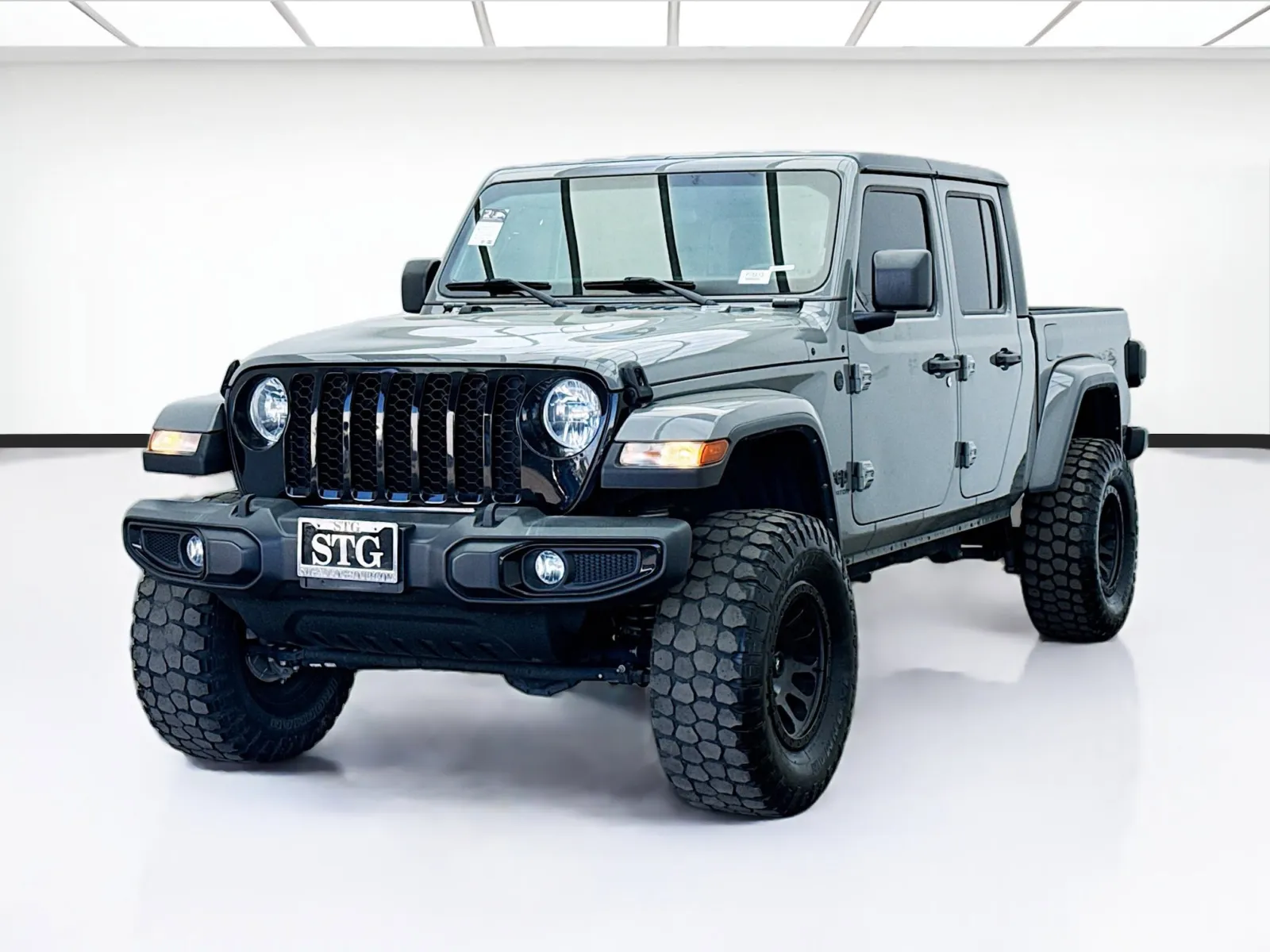 Gray 2021 Jeep Gladiator California edition for sale in Bellflower, CA