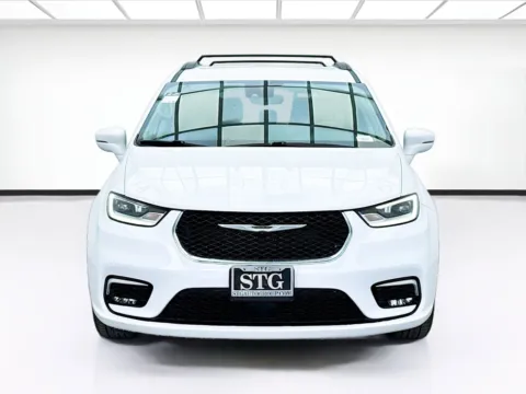 Photos of 2022 Chrysler Pacifica Touring L for sale in Bellflower, CA at STG Bellflower