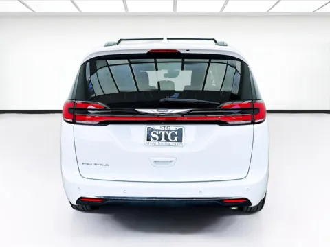 More photos of 2022 Chrysler Pacifica Touring L at STG Bellflower, CA