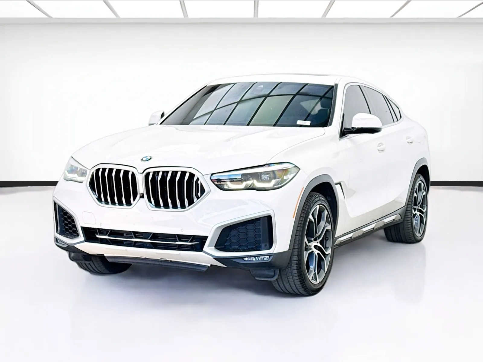 White 2020 BMW X6 sDrive40i for sale in Bellflower, CA