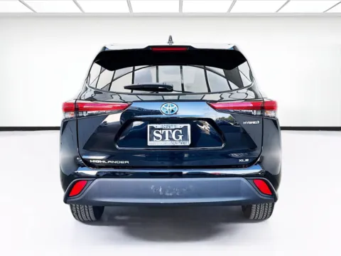 More photos of 2022 Toyota Highlander XLE at STG Bellflower, CA