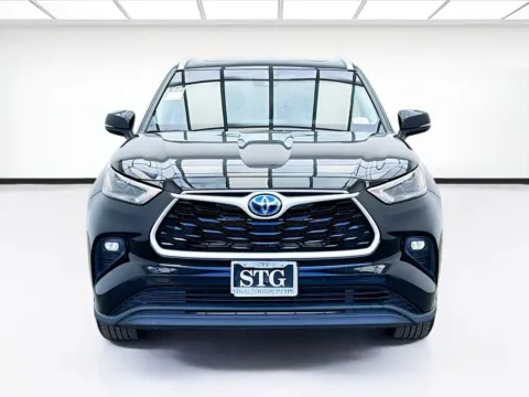 Photos of 2022 Toyota Highlander XLE for sale in Bellflower, CA at STG Bellflower